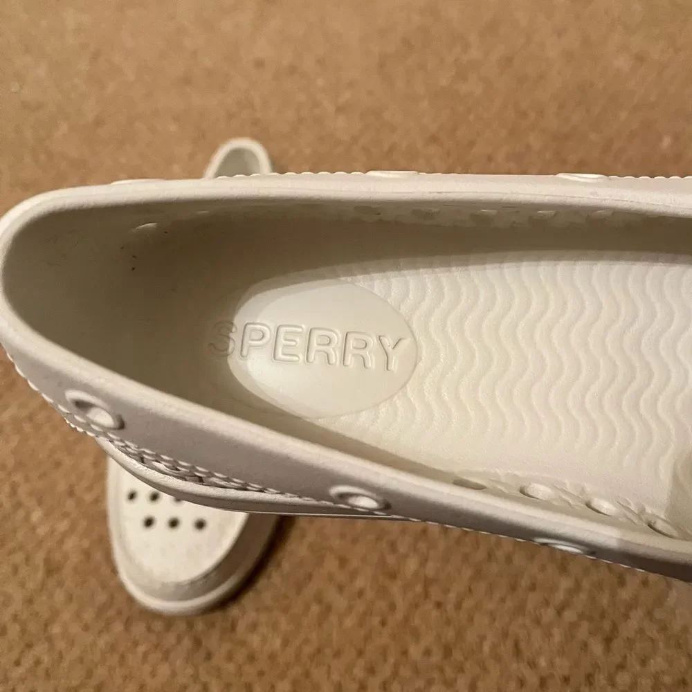Sperry nearly new